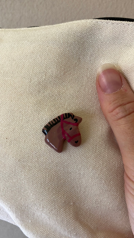 Pin Pferd Dunkelbraun Handgemacht